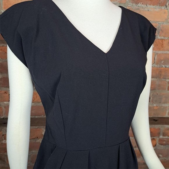 ABS Essentials Sheath Dress Black Career Cocktail Wardrobe Basic V-Neck Sz 8 - Picture 2 of 6